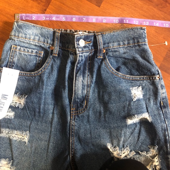 NWT Wax Jeans. Moms Jeans. Size medium. Waist has some stretch. Fits like a 6. - Picture 8 of 10